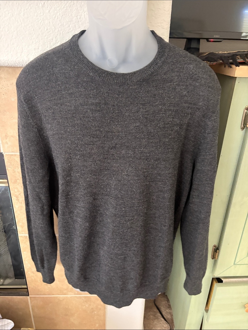 Club Room Men's Charcoal Gray Crewneck Sweater